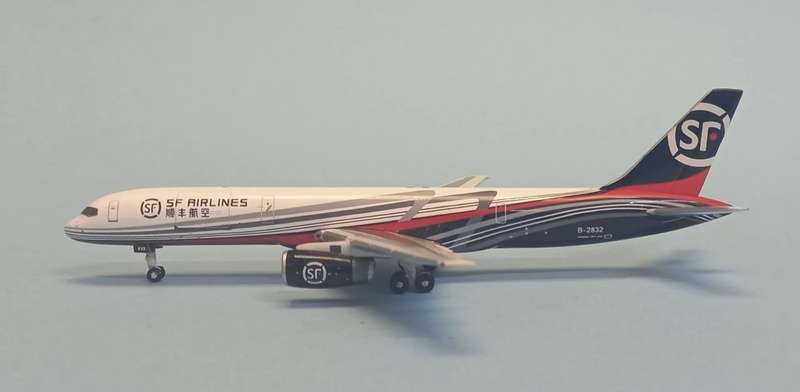 Boeing 757-200 SF Airlines -1/400 Scale (10587)(TAS4288)(Phoenix Models)