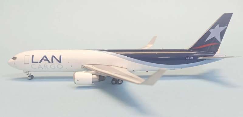 Boeing 767-300ER LAN Cargo - 1/400 Scale (10917)(TAS4251)(Phoenix Models)