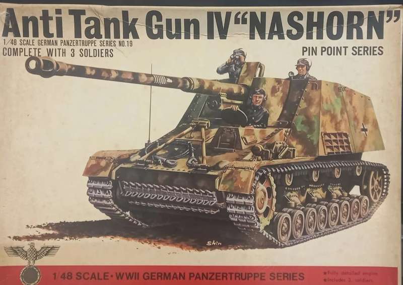 Anti Tank Gun IV `Nashorn` with 3 soldiers - 1/48 Scale (BAN8258)(Bandai)