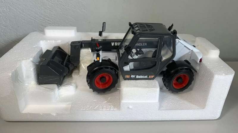 V518 VersaHandler TTC - 1/25 Scale (BOB6904670)(Bobcat)