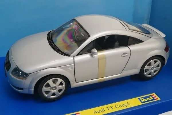 Audi TT Coupe - 1/18 Scale (REV080985)(Revell)