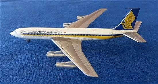 Boeing 707-320C Singapore Airlines - 1/400 Scale (DW55809)(TAS018244)(Dragon Wings)