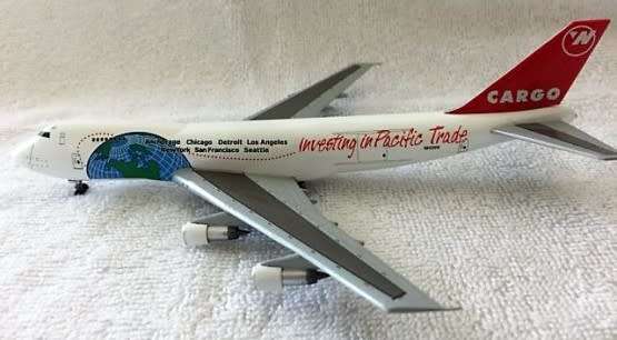Boeing 747-2J9F Northwest Airlines Cargo - 1/400 Scale (DW55149)(Dragon Wings)