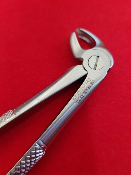 Extracting Forceps No22 Lower Molars German Stainless steel