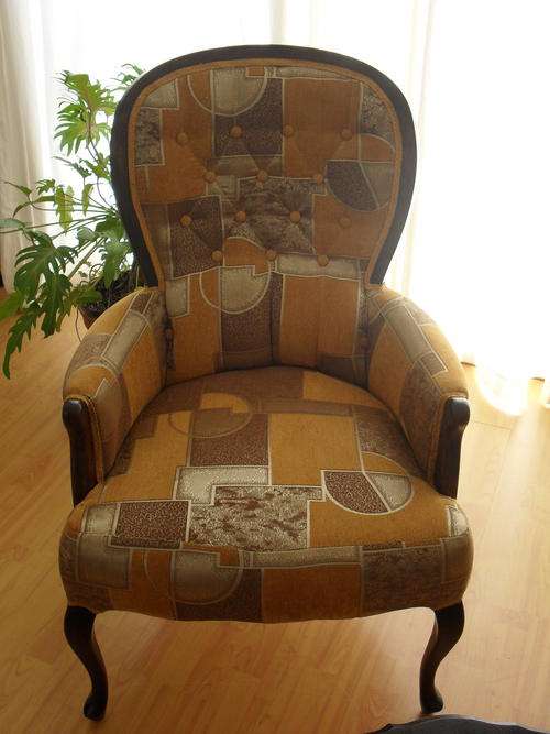 PAIR OF ANTIQUE QUEEN ANNE CHAIRS