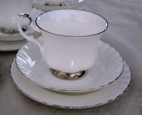 ROYAL ALBERT "CHANTILLY" TRIO