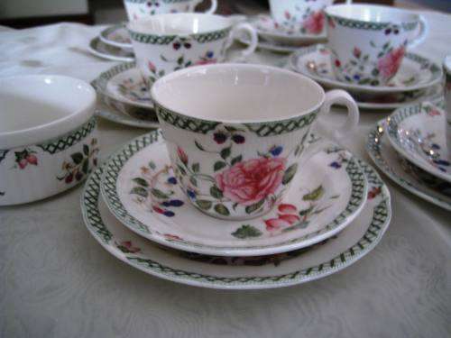 ROYAL DOULTON - VICTORIAN GARDEN TEA SET OF 6 plus SUGAR BOWL