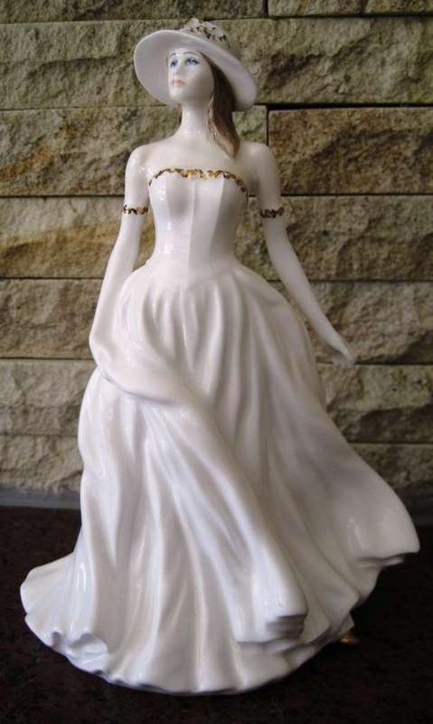 ROYAL DOULTON PORCELAIN FIGURINE: "SUMMER BREEZE"