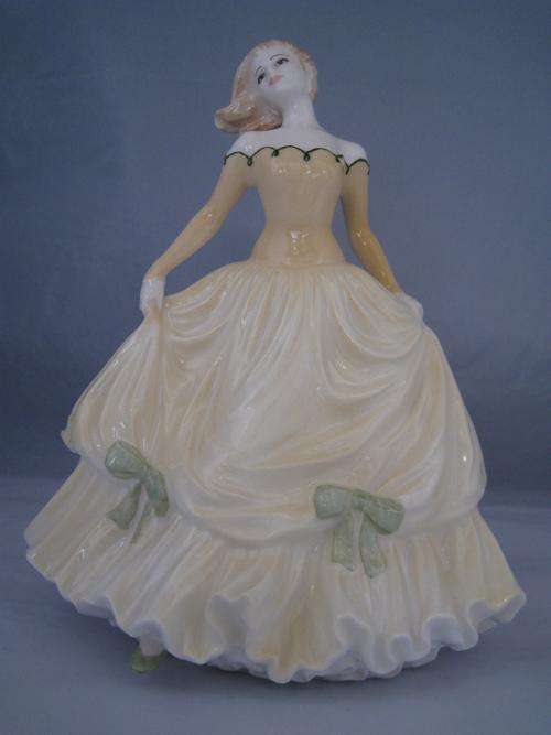 COALPORT PORCELAIN LADY FIGURINE IN YELLOW / CREAM DRESS
