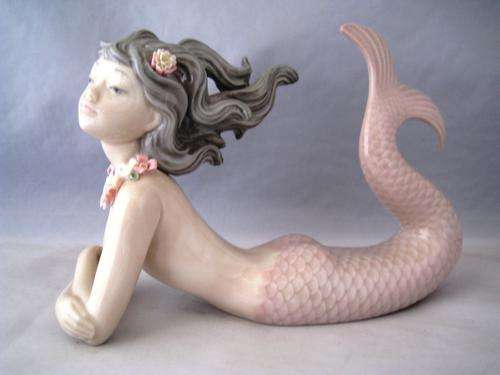 MERMAID LYING FANTASY MERMAID: PORCELAIN FIGURINE BY LLADRO #1414 LLADRO LYING MERMAID FIGURINE
