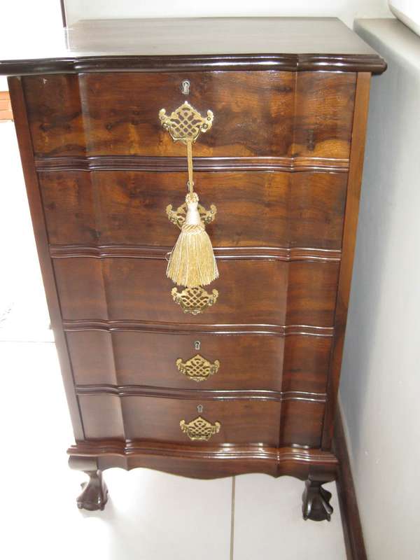 ANTIQUE BALL and CLAW DRESSER WITH 5 DRAWERS - 45x54x75cm