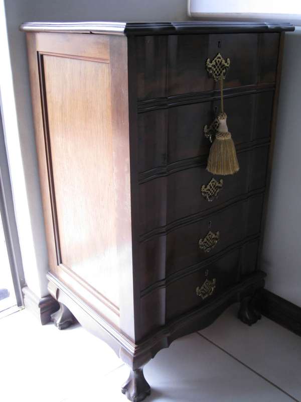 ANTIQUE BALL and CLAW DRESSER WITH 5 DRAWERS - 45x54x75cm