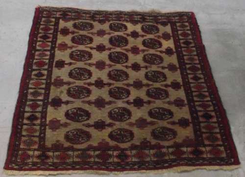 STUNNING VINTAGE HANDMADE PERSIAN CARPET
