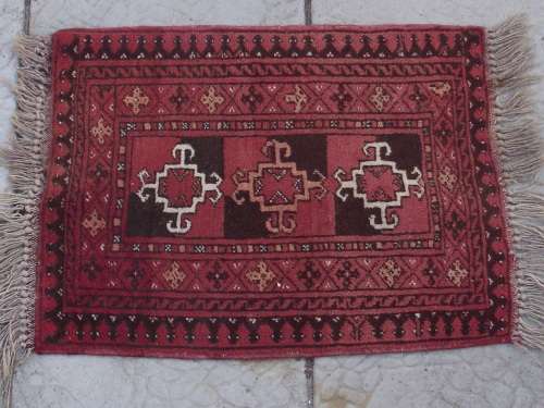 HAND WOVEN PERSIAN RUG