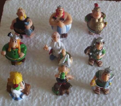 SET OF ASTERIX AND ROMAN FIGURINES - KINDERJOY