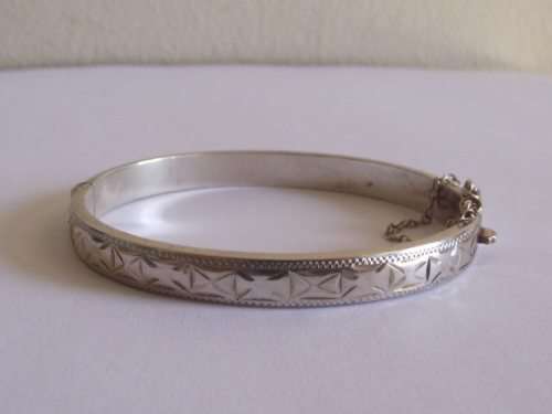 LOVELY VINTAGE PATTERNED STERLING SILVER CLIP BANGLE WITH SAFETY CHAIN, MAKERS MARK "H & S"