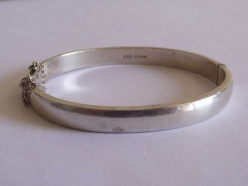 LOVELY VINTAGE PATTERNED STERLING SILVER CLIP BANGLE WITH SAFETY CHAIN, MAKERS MARK "H & S"