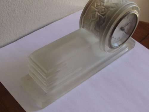 STUNNING FROSTED GLASS DESK CLOCK WITH A MECHANICAL MOVEMENT ( WORKING )