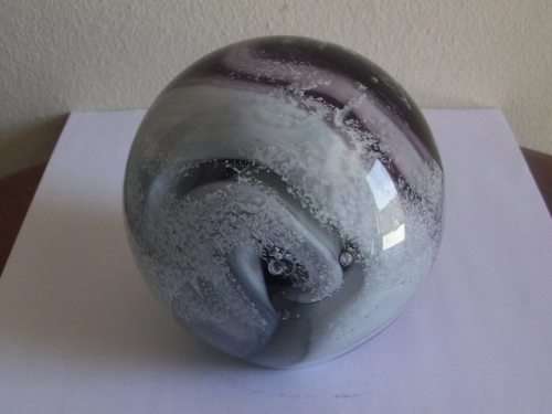 LARGE BEAUTIFUL ART GLASS PAPERWEIGHT WITH STUNNING SWIRLED DESIGN