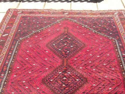 STUNNING LARGE HAND WOVEN PERSIAN CARPET  ( IRAN )