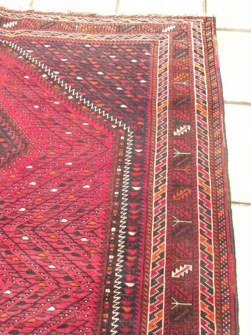 STUNNING LARGE HAND WOVEN PERSIAN CARPET  ( IRAN )