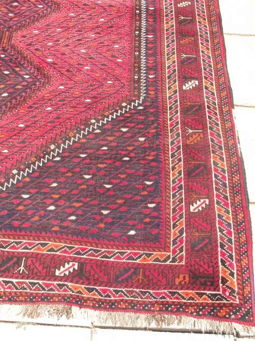 STUNNING LARGE HAND WOVEN PERSIAN CARPET  ( IRAN )