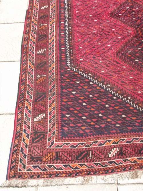 STUNNING LARGE HAND WOVEN PERSIAN CARPET  ( IRAN )