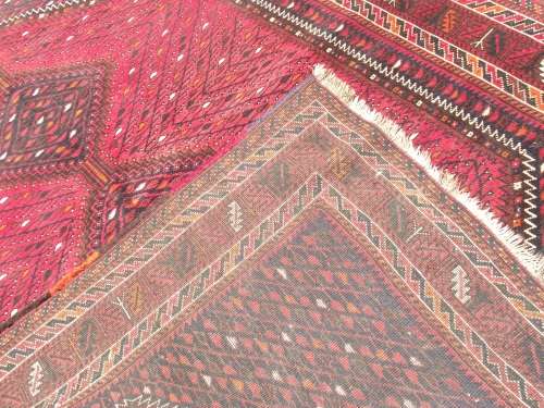 STUNNING LARGE HAND WOVEN PERSIAN CARPET  ( IRAN )
