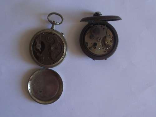 2 X VINTAGE MECHANICAL POCKET WATCHES FOR SPARES AND REPAIRS