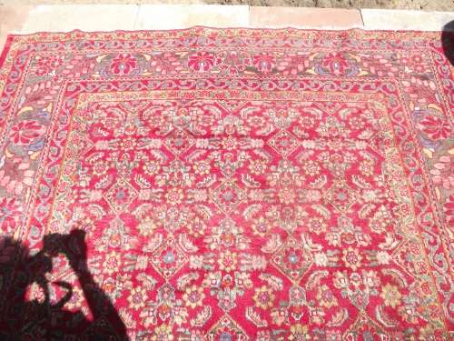 STUNNING LARGE HAND WOVEN PERSIAN CARPET