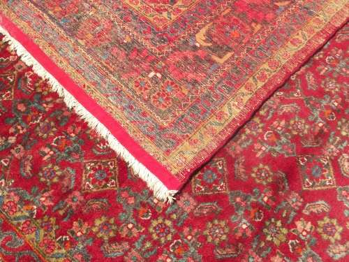STUNNING LARGE HAND WOVEN PERSIAN CARPET