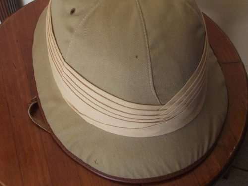 VINTAGE RHODESIAN PITH HELMET LABELLED & MADE BY SUN SHADE INDUSTRIES BULAWAYO-SIZE 62 cm.