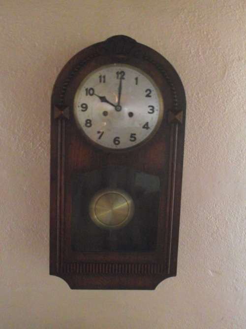 OAK CASED WALL CLOCK IN WORKING CONDITION