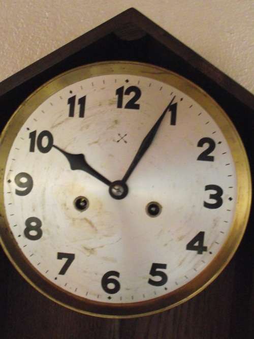OAK CASED WALL CLOCK IN WORKING CONDITION