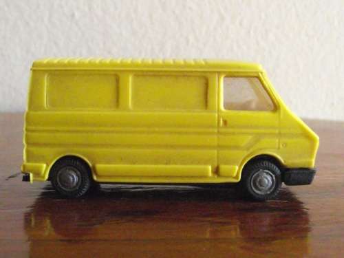 PRALINE HO SCALE FIAT 242