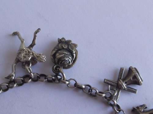 BEAUTIFUL STERLING SILVER CHARM BRACELET WITH 10 ASSORTED CHARMS ATTACHED