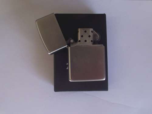 AUTHENTIC ZIPPO BRUSHED CHROME IN ORIGINAL PACKAGING