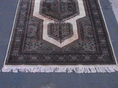 STUNNING HAND WOVEN PERSIAN CARPET