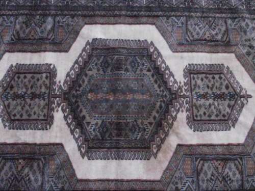 STUNNING HAND WOVEN PERSIAN CARPET