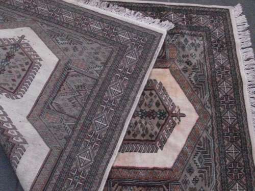 STUNNING HAND WOVEN PERSIAN CARPET