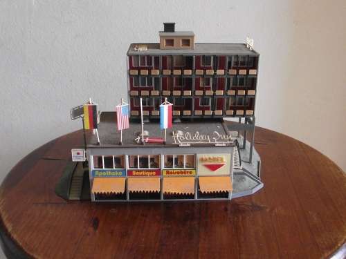 FALLER HO SCALE HOLIDAY INN --- 92801