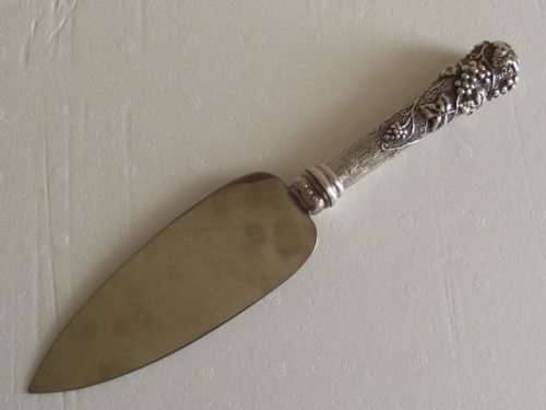 LOVELY STERLING SILVER HANDLED CAKE LIFTER