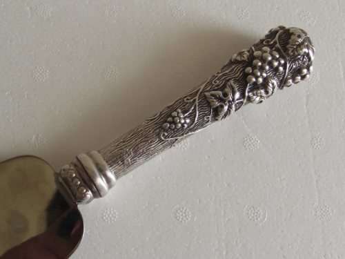 LOVELY STERLING SILVER HANDLED CAKE LIFTER