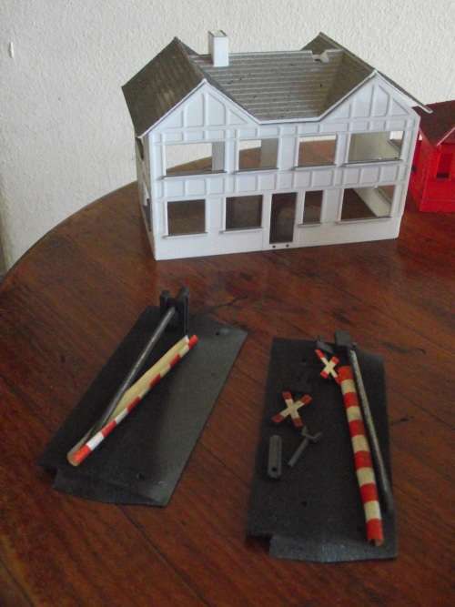 HO SCALE BUILDINGS