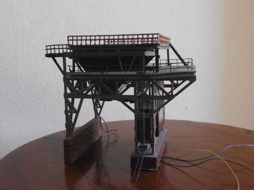 HO SCALE CRANE AND COAL LOADER
