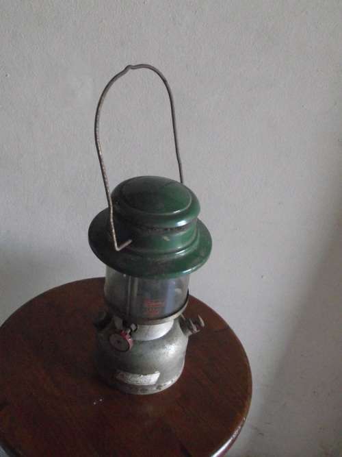 Vintage Coleman Model 339 kerosene pressure lantern