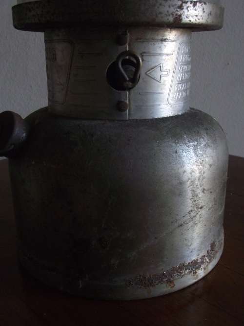 Vintage Coleman Model 339 kerosene pressure lantern
