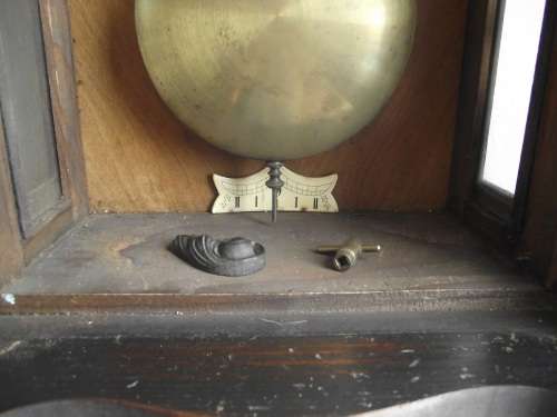 Beautiful Antique Early 1900s German / Vienna Chiming Wall Clock with Key.