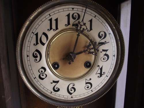 Beautiful Antique Early 1900s German / Vienna Chiming Wall Clock with Key.