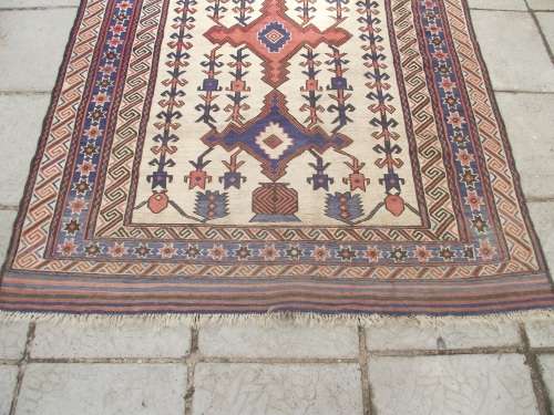 HAND WOVEN PERSIAN CARPET